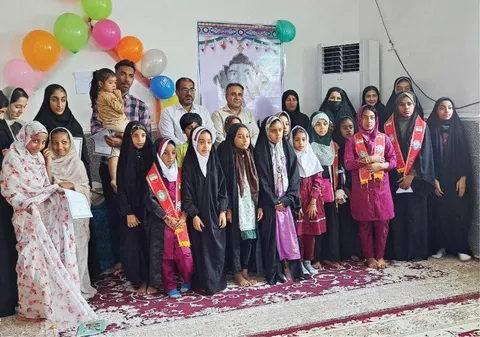 گفت‌و‌گو با مسئول گروه جهادی امام رضا (ع) در میناب 
زنان مینابی مادرانه پشتیبان رزمندگان هستند 