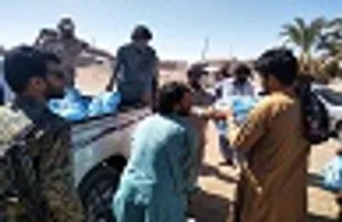 توزیع ۲ هزار بطری آب معدنی در روستای بالشتی و چاه اسحاق شهرستان دلگان