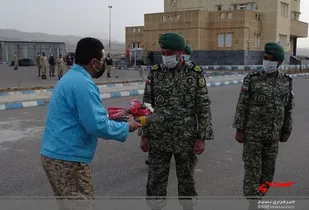 تجلیل کارکنان تیپ ۲۵ نیرو مخصوص از فرمانده تیپ ۲۵ نزاجا