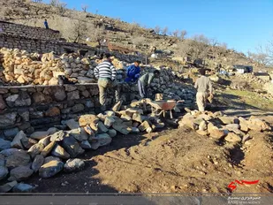 جهادگران در سرما و برف در مناطق زلزله زده اندیکا همچنان پای کارند