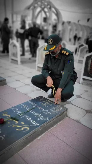 غبارروبی و گلباران قبور مطهر شهدای شهرستان جیرفت