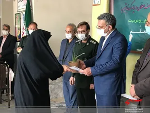 جهاد خاموش معلمان در ایام کرونا /تجلیل ۳۰۰ نفر از معلمان ساوجی در طرح لبخند و رضایت