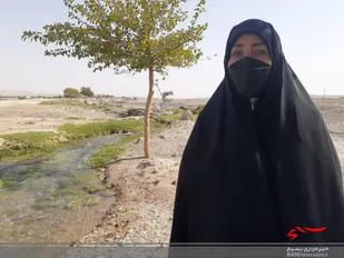 یک دستگاه لباسشویی دوقلو به خانواده نیازمند در شهرستان سرخه اهدا شد