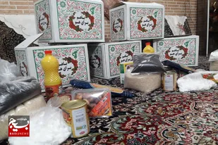 اهدا بسته&zwnj;های عیدانه به خانواده&zwnj;های نیازمند به همت گروه جهادی خادمان سهله و ریحانه همدان