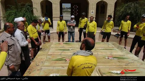 کاروان دوچرخه سواران کاشانی به شهدای گمنام ادای احترام کردند
