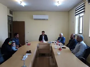 تقدیر از دو بانوی کارگر در راستای اجرای طرح جوانی جمعیت +عکس