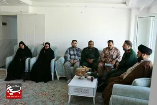 فرمانده سپاه سردشت با خانواده شهید نوزاد رمضانی دیدار کرد