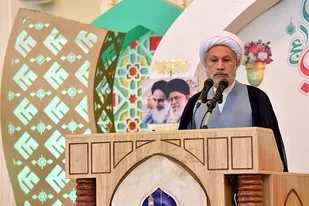 مبانی فکری انقلاب اسلامی مکرراً یادآوری و نسل به نسل منتقل شود/ استقلال و عزت کشور ما خط قرمز مذاکرات است