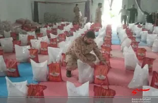 کمک مومنانه در دهه کرامت + تصاویر