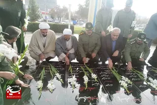 عطرافشانی گلزار شهدای گمنام امام زاده عبدالله (ع) ملایر