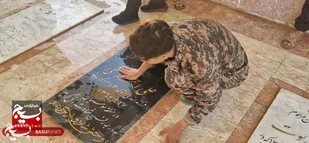 عطرافشانی قبور مطهر شهدای روستای بنه گز در آستانه هفته دفاع مقدس