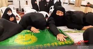 لحظه دیدار مادر با فرزند شهیدش