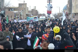 حضور گسترده مردم اردستان در راهپیمایی ۲۲ بهمن