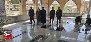 عطر افشانی و غبار روبی قبور مطهر شهدای شهرستان مسجدسلیمان