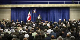 مسئولان کشور  از هر تصمیمی که شائبه بیگانه بودن با اسلام، انقلاب و تاریخ ملت ایران را داشته باشد، پرهیز کنند