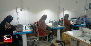 الگو باشیم؛
روایت بانوی کارآفرینی که با خیاطی&zwnj;، چرخ اقتصاد خانوار&zwnj;های کم&zwnj;برخوردار را می&zwnj;چرخاند/ از اشتغالزایی تا برپایی نمایشگاه دائمی فروش محصولات خانگی