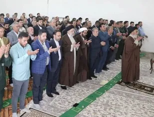دیدار رئیس جمهور با مردم در آخرین نمازش