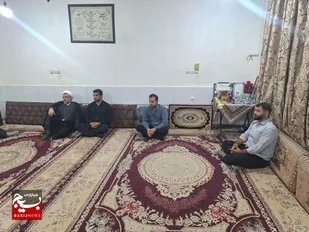 تجلیل حجت&zwnj;الاسلام بهزاد جلالی از خانواده شهید جعفر طارمی&zwnj;نژاد در شهرستان رامهرمز