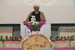 خوش اخلاقی در خانواده رزق و روزی را زیاد میکند.