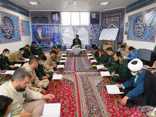 محفل انس با قرآن کریم با حضور آحاد کارکنان در ناحیه مقاومت بسیج سپاه رازوجرگلان برگزار شد