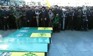 پیکر مطهر ۷ شهید مدافع حرم در قم تشییع شد