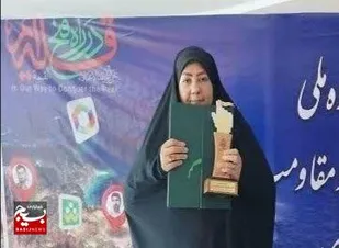 پیام رسان خون شهدا باشیم