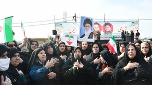 شروه خوانی زنان گچسارانی در سوگ شهدای مدافع امنیت + (فیلم)