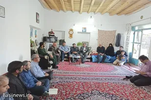 دیدار مدیرکل بنیادشهید استان همدان با خانواده شهدای روستای رضوانکده ملایر
