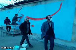 بازدید مسئول سازمان بسیج هنرمندان استان همدان از دیوارنگاره هنرمندان
