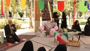 غبارروبی مزار شهدای گمنام کبودراهنگ با حضور مادران و دختران بسیجی