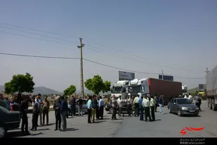 تجمع کامیون&zwnj;داران ملایری در اعتراض به مشکلات خود