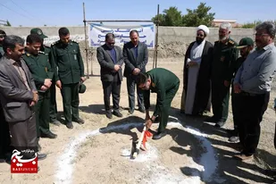 آغاز عملیات احداث ۲ حوزه مقاومت بسیج و آسفالت راه روستایی در دستجرد +تصاویر