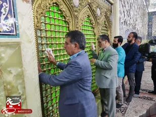 غبارروبی ضریح حرم بانوی کرامت با حضور مدیران روابط عمومی استان قم