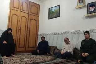 دیدار با خانواده&nbsp; شهید حاصل زارعی در گناوه