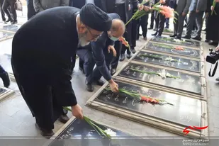 غبارروبی مزار شهدای وادی رحمت تبریز همزمان با هفته دولت