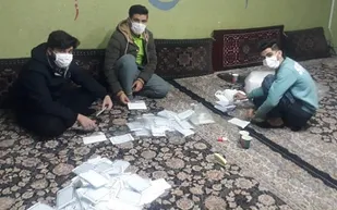 تهیه و توزیع ماسک و بسته های بهداشتی در بین مردم