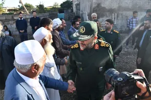 آیین پروژه آبرسانی به روستای سخی آباد شهرستان آق قلا با حضور سردار سلیمانی برگزار شد