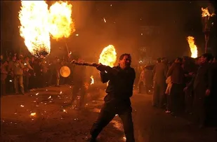 مراسم مشعل گردانی در عجب شیر
