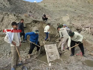 جهاد امید آفرینی با محرومیت زدایی در روستای بیشه درح/ ساخت منبع آب و استخر برای آب رسانی به مزارع خشک شده
