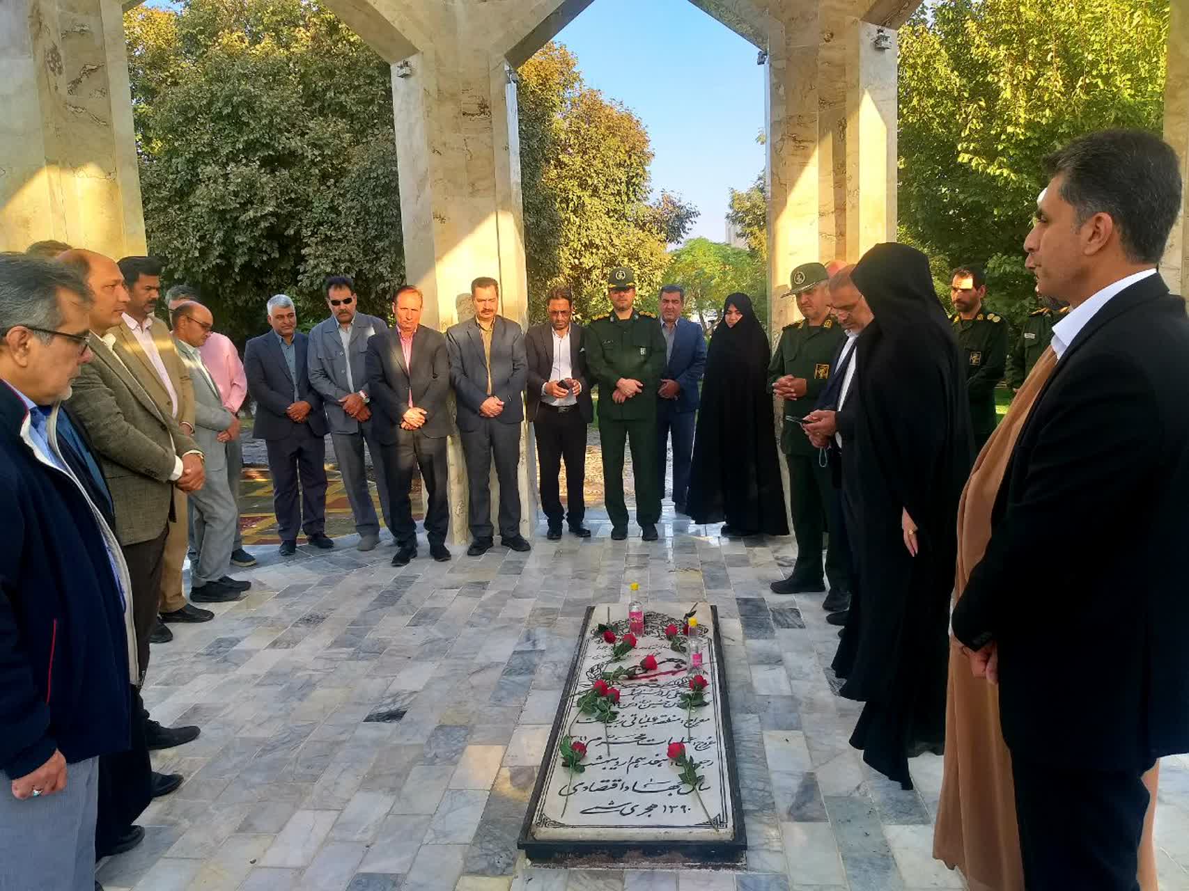 تجدید میثاق با آرمان‌های شهدا در جوار مزار شهید گمنام مه ولات