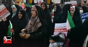 کودکان کالسکه&zwnj;سوار در جمع راهپیمایان ۱۳ آبان در اردبیل/ تصاویر