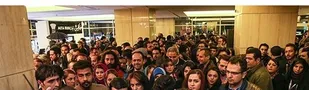 انتقاد خبرنگاران از برخی رفتارهای دون شان در جریان اکران فیلم ها در برج میلاد/ آیا همه افراد حاضر، اهالی رسانه و سینما هستند؟!