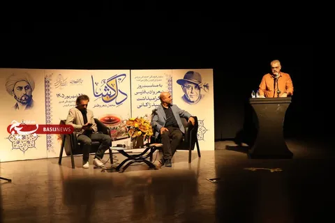 محفل شعر و طنز «دلگشا» در مجموعه فرهنگی هنری تئاتر شهر قزوین برگزار شد