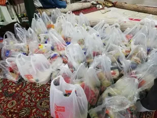 بسته&zwnj;های معیشتی به ارزش ریالی ۱۰۰ میلیون ریال در میان نیازمندان سپیدان توزیع شد