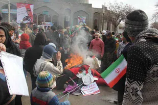 ساخت مترسک های استکباری در مراسم راهپیمایی 22 بهمن ماه شاهرود+تصاویر