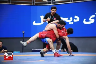 مسابقات قهرمانی کشتي بسیج کشور در سالن شهدای هفتم تیر تهران در حال برگزاری است