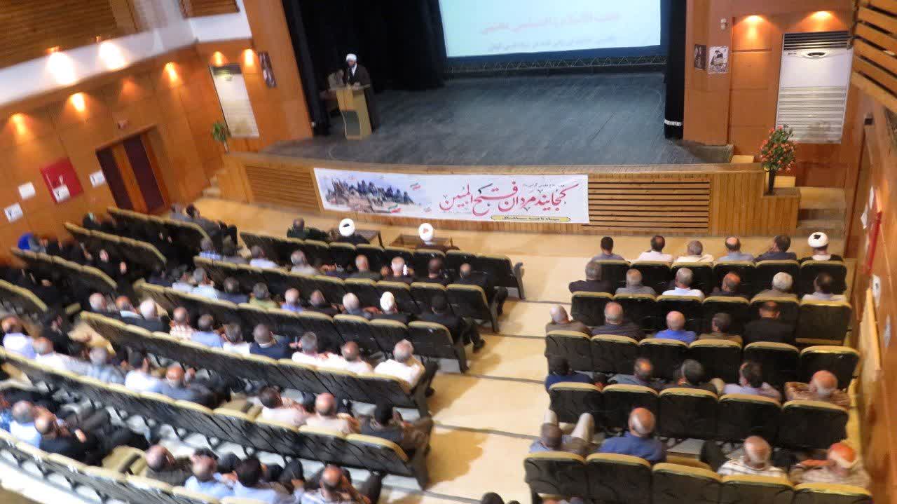 ملت ایران با تکیه بر هویت ملی و دینی در برابر فشارها ایستادگی کرد