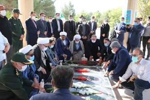 مزار شهدای گمنام در میاندوآب عطرافشانی و گلباران شد