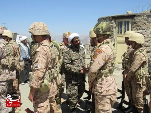 بازدید مسئول دفتر نمایندگی ولی فقیه سپاه 
استان با رزمندگان مناطق مرزی تیپ 36 انصارالمهدی(عج)