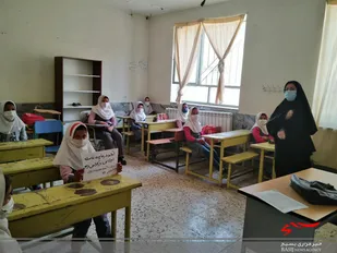 تقدیر و تبریک فرمانده پایگاه بسیج خواهران روستای درتوم از مدیر و معلمان روستا